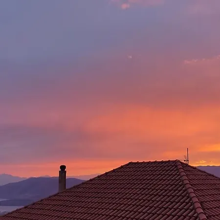 Delphic Moments - Sunny App 3Br, 2Ba With View Apartment Exterior photo