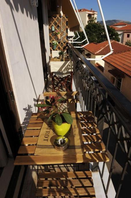 Delphic Moments - Sunny App 3br, 2ba With View Apartment Delphi