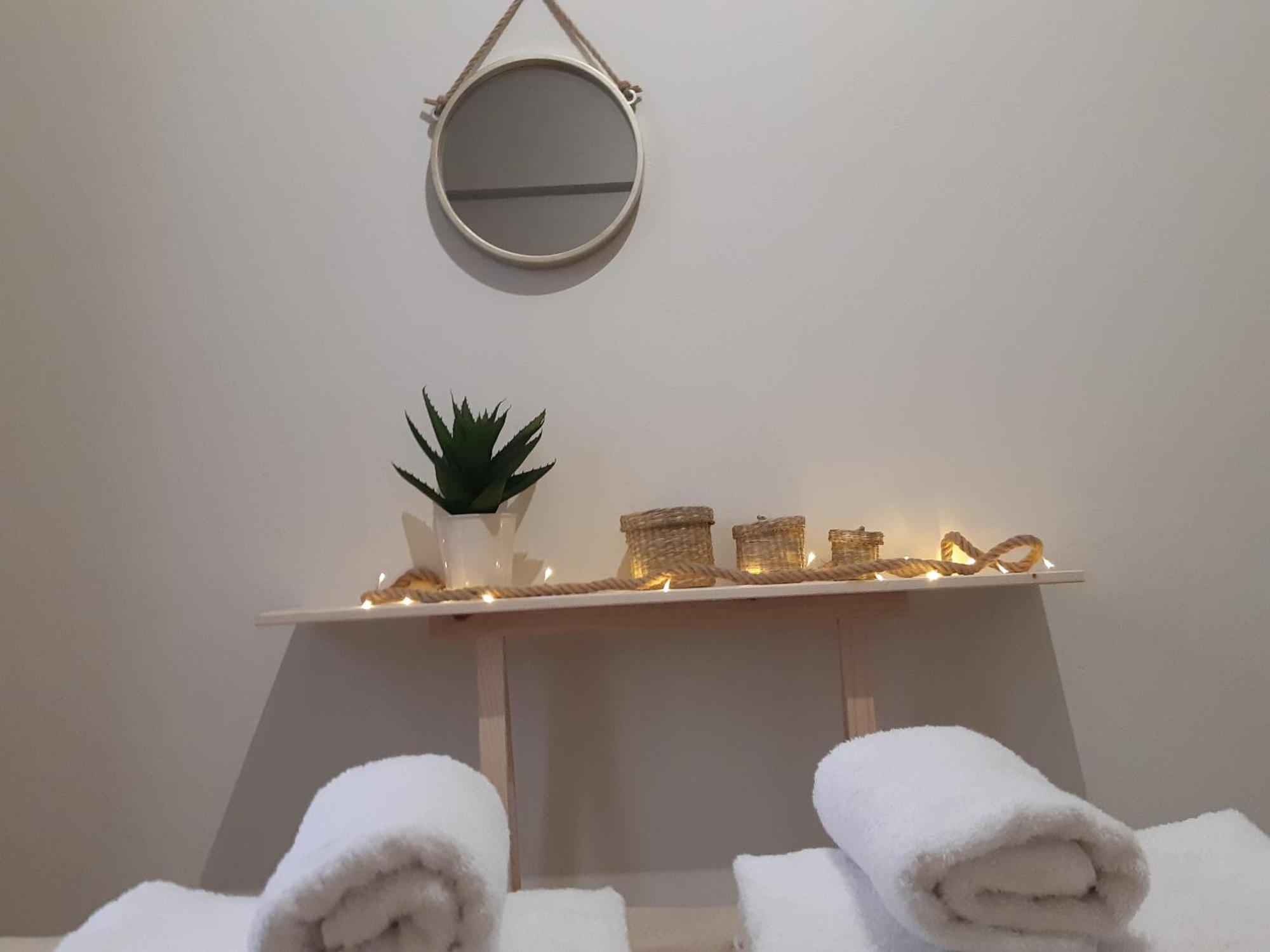 Delphic Moments - Sunny App 3br, 2ba With View Apartment *