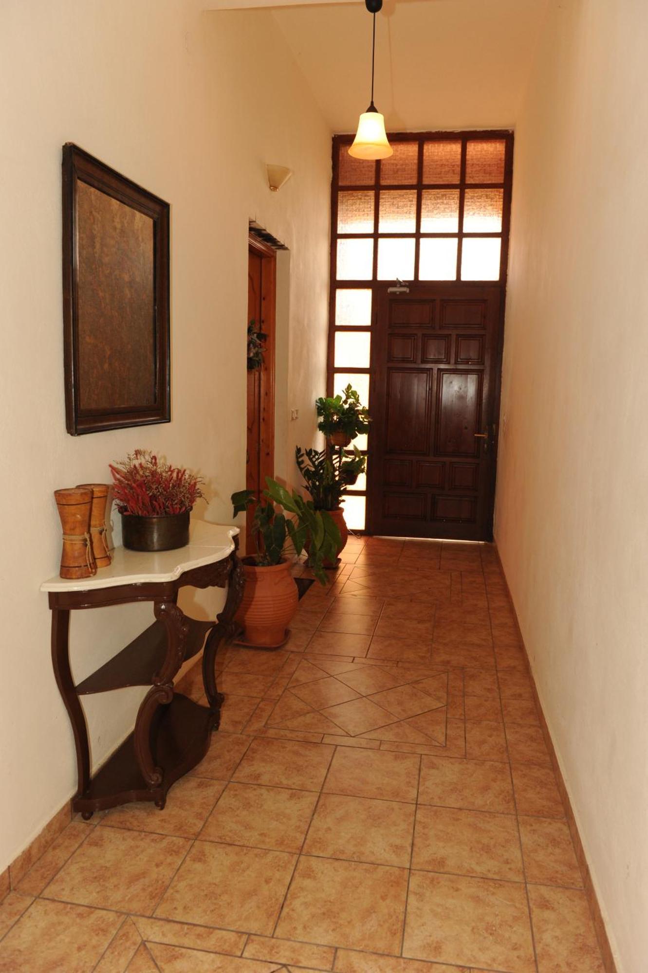 Delphic Moments - Sunny App 3br, 2ba With View * Delphi