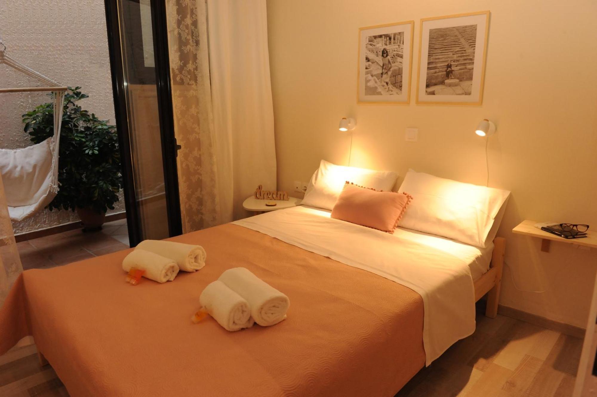 Delphic Moments - Sunny App 3br, 2ba With View Apartment